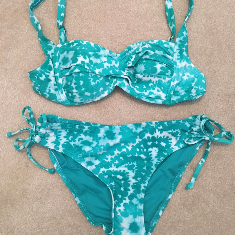 Bisou Bisou 2 piece Bikini (NWOT)